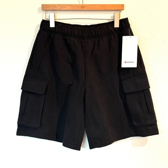 Lululemon Scuba Mid-Rise Oversized Cargo Shorts 9” Black Medium NWT - Picture 2 of 5
